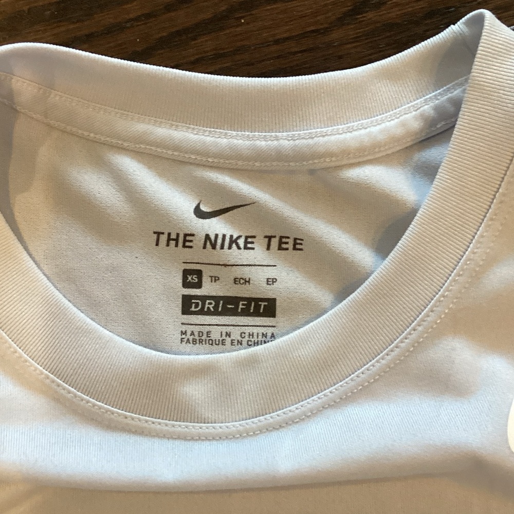Nike Women’s Classic light blue Tee - Picture 2 of 3